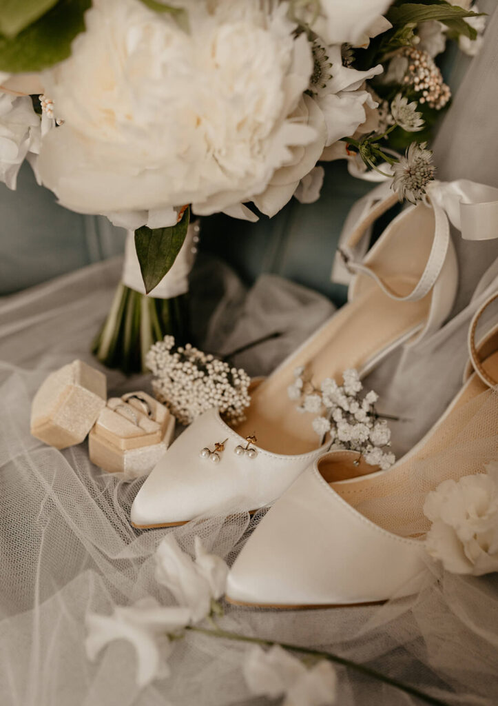 Bridal heels and details
