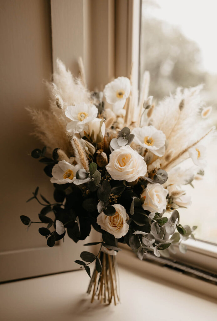 Neutral wedding flowers