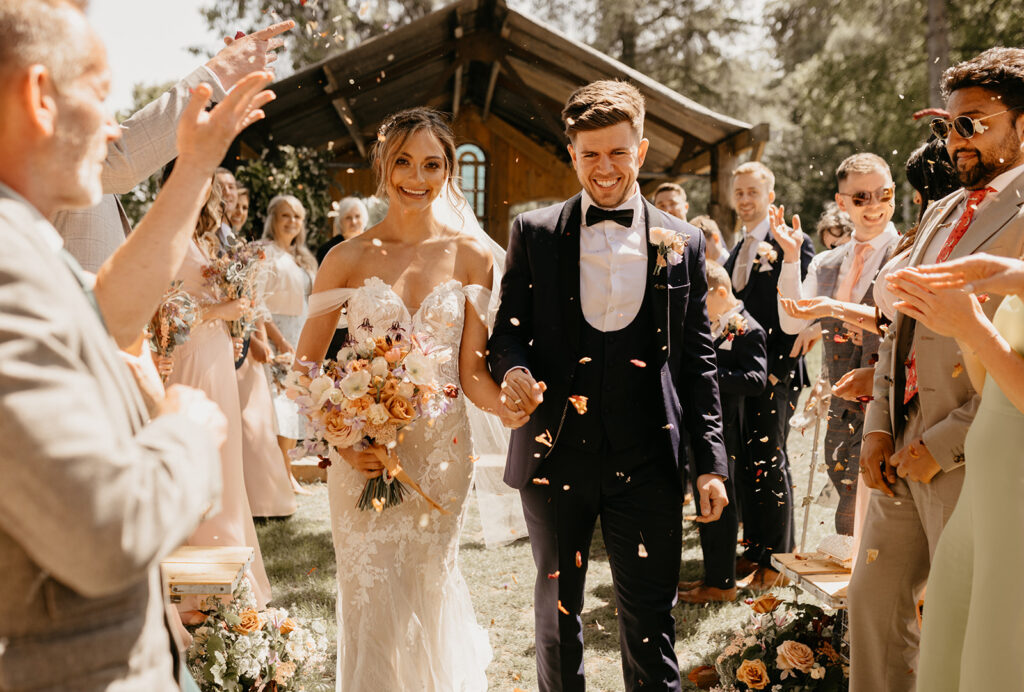 Confetti at Oak Tree Barn. Megan Donati Photography