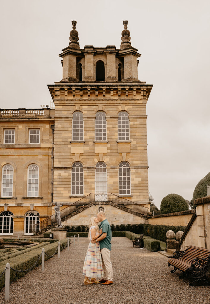 Romantic couple photoshoot at Blenheim Palace