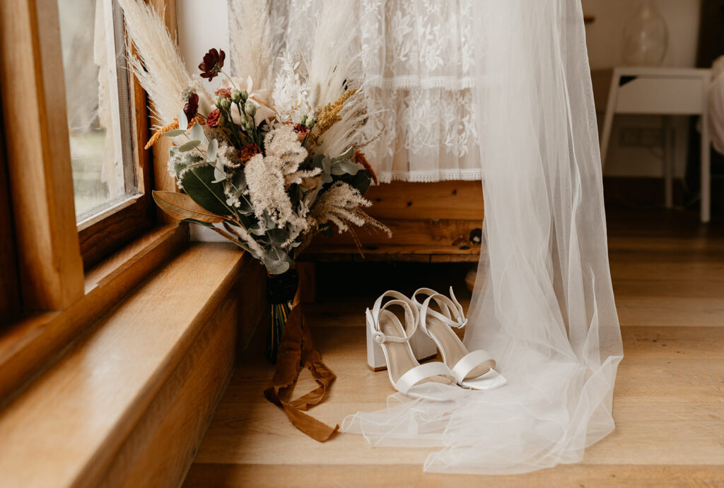 Bridal wedding details with a veil and bouquet